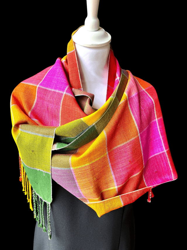 Souvenirs d'Inde 100% soie, Châle tisser à la main / 100% silk shawl, handwoven